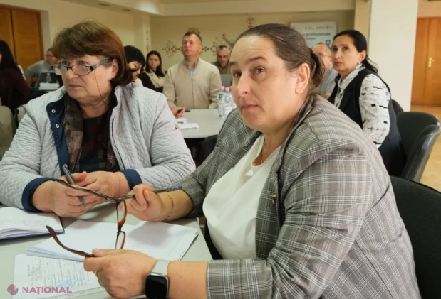 Profesorii din 57 de școli, pregătiți să folosească laboratoarele digitale la orele de științe