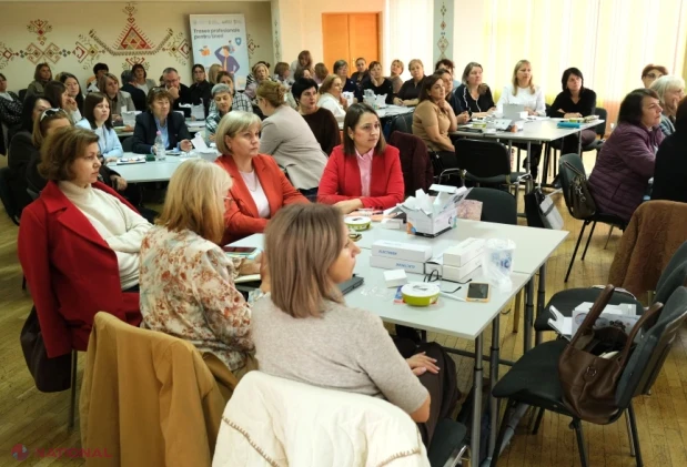 Profesorii din 57 de școli, pregătiți să folosească laboratoarele digitale la orele de științe