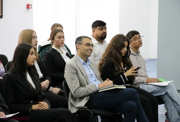 20 de tineri romi au discutat cu MEC despre studierea limbii romani și accesul la educație