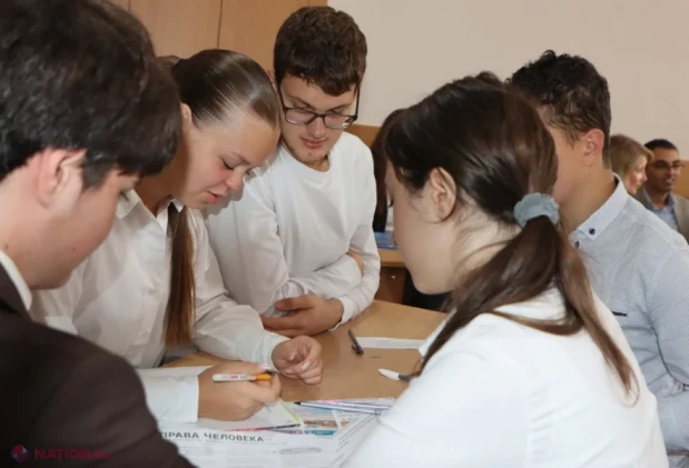 Elevii din Comrat au discutat despre drepturile omului și egalitate