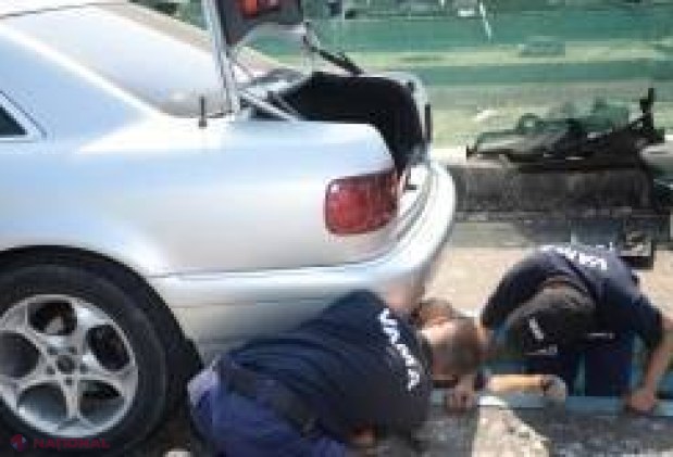 Armă ascunsă printre colete într-un autobuz care venea din Portugalia