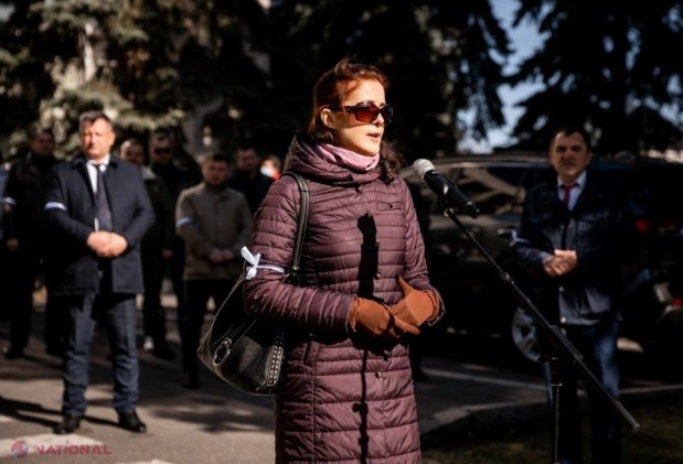 VIDEO, FOTO // Reprezentanții instituțiilor de învățământ din raionul Orhei intră, de astăzi, în GREVĂ japoneză. Aceștia cer Guvernului să aloce mai mulți bani pentru ca școlile, grădinițele să-și poată plăti FACTURILE