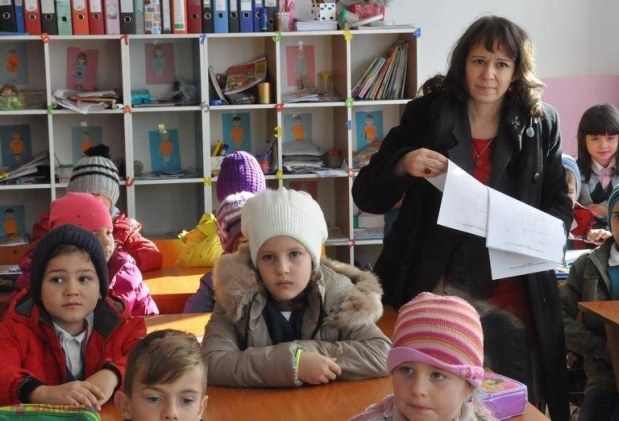 Zeci de grădinițe, ÎNCHISE din cauza frecvenței reduse a copiilor. Ninsoarea a suspendat și activitatea câtorva școli din R. Moldova