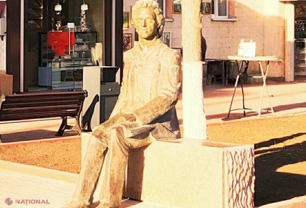 FOTO // Monumentul poetului național Mihai Eminescu, dezvelit în centrul municipiului Bălți