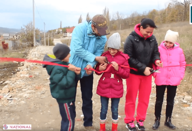 VIDEO // Gospodari cu INIȚIATIVĂ. Au construit un drum pe banii proprii, iar apoi au INAUGURAT strada Nistru din Hâncești. Câți bani au cheltuit pe drum