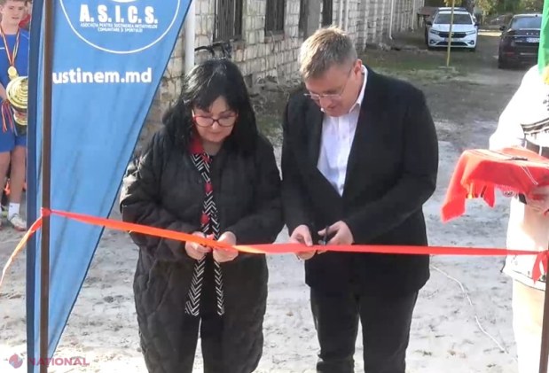 VIDEO // Eveniment GRANDIOS în incinta Liceului „Olimpii Panov” din Taraclia. A.S.I.C.S inaugurează un teren modern de minifotbal, care a fost construit în cadrul Proiectului „Sportul UNEȘTE societatea”
