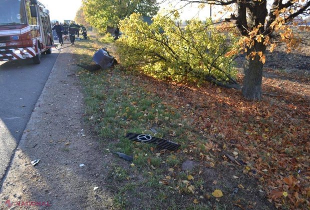 Foto // ACCIDENT la Orhei. Un autocamion a ajuns în șanț