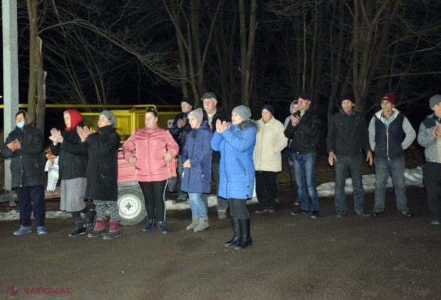 FOTO // Echipa lui Ilan Șor a ILUMINAT încă un sat din raionul Orhei. „Iluminarea stradală a fost una dintre cele mai mari cerințe a celor circa 3 000 de localnici”