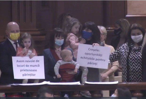 FOTO // Parlamentul R. Moldova, transformat într-o mare CREȘĂ. Socialista Greceanîi, DERANJATĂ de prezența „oaspeților dulci”. Angajatorii vor avea dreptul să organizeze servicii de îngrijire a copiilor în cadrul firmelor
