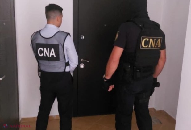 FOTO // Percheziții de amploare la mai multe școli auto din Chișinău, Ialoveni și Comrat, în cadrul unor dosare privind fraudarea procesului de obținere a permiselor de conducere. Autorii SCHEMEI încasau cel puțin câte 1 000 de euro pentru servicii