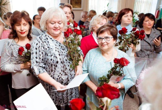 FOTO // Partidul „ȘOR” i-a felicitat pe DASCĂLII din R. Moldova de Ziua Profesorului