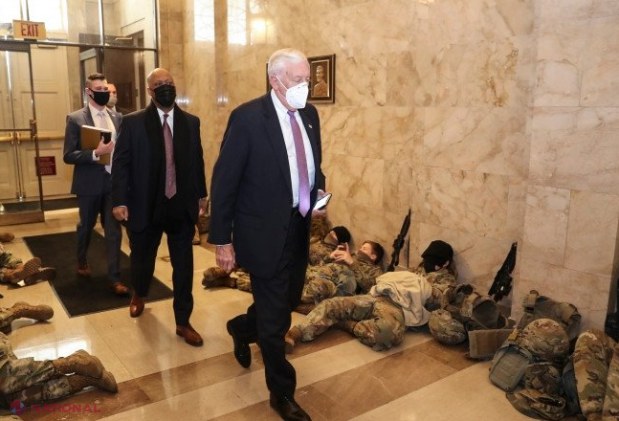 Ce șanse are DEMITEREA lui Trump în Senat după al doilea impeachment: „Dacă Mitch spune „Da”, Trump e terminat”. Imagini distopice din Congresul SUA: soldaţi care dorm pe jos şi arme sprijinite de pereţi în ziua când se votează demiterea lui Trump