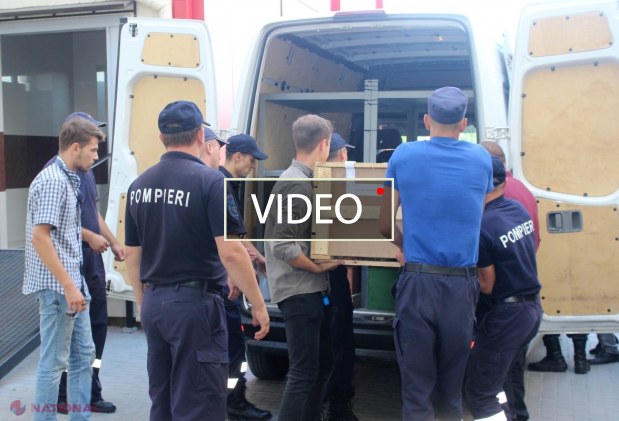 VIDEO // Imagini SFÂȘIETOARE: Cele șase cadavre ale moldovenilor decedați în accidentul din Federația Rusă au ajuns acasă