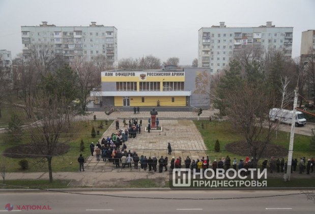 FOTO // Umilință maximă pentru rușii din stânga Nistrului, care au venit să voteze la alegerile prezidențiale din Rusia. Aceștia au fost întâmpinați de milițieni și obligați să treacă printr-o ,,cușcă