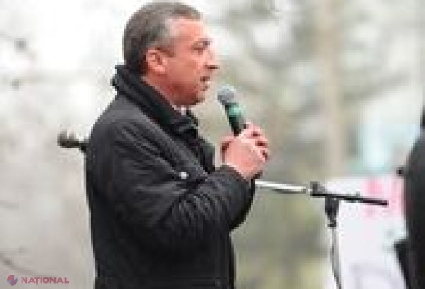 FOTO // Peste 10 mii de persoane PROTESTEAZĂ la Curtea de Apel Chișinău împotriva excluderii candidatului Partidului „ȘOR” din cursa electorală de la Hâncești: „E un abuz din partea guvernării dodoniste”