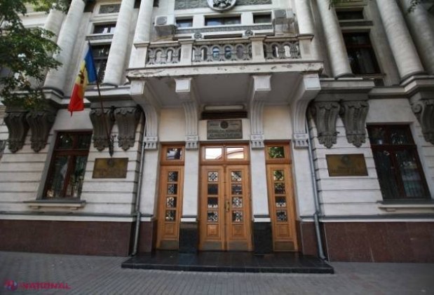 PROTEST în fața Reședinței de stat: „Voi fluiera și zi, și noapte”