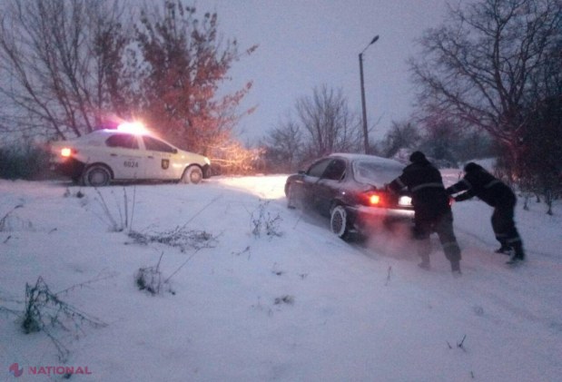 FOTO // Autoritățile dau asigurări că toate traseele din republică sunt PRACTICABILE. Premierul a solicitat evacuarea zăpezii de pe drumurile din capitală și din întreaga republică
