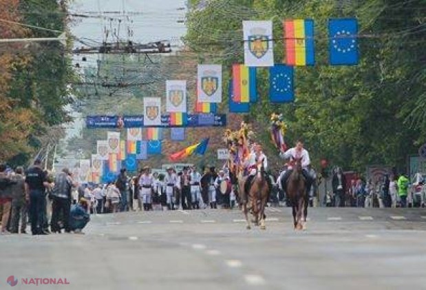REPORTAJ FOTO // Bunica a bătut toba de Ziua Independenței R. Moldova