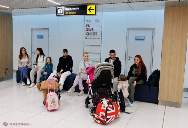 FOTO // Cei unsprezece cetățeni ai Republicii Moldova evacuați din Liban au ajuns în siguranță la Chișinău