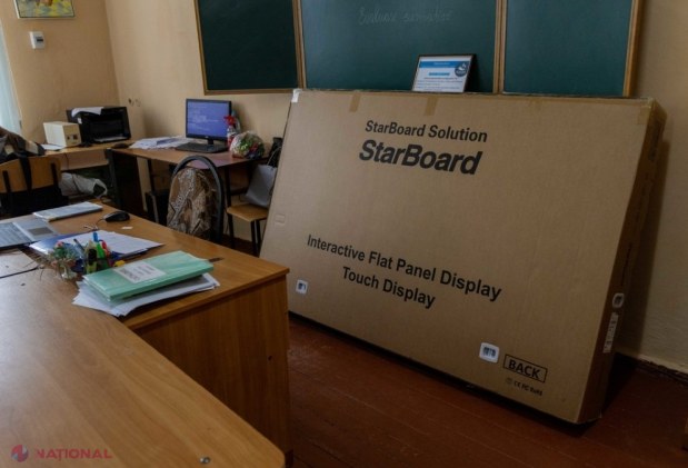 VIDEO // ​Programul „Granturi pentru dezvoltare europeană a satelor”, implementat de A.S.I.C.S., prinde turații. Gimnaziul din Ustia, raionul Dubăsari, dotat cu table interactive moderne. ,,Lecțiile vor deveni mai productive și mai interesante