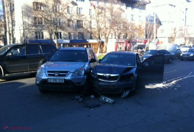 Foto // Accident pe strada Pușkin din capitală! O persoană a ajuns la spital