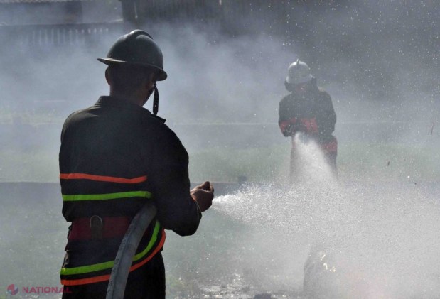 Incendiu de proporții în Chișinău! 100 de pompieri luptă cu flăcările!