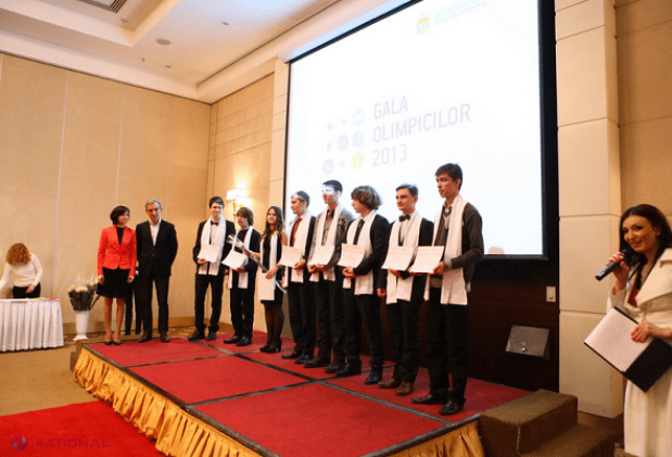 Elevii cu rezultate la olimpiade au fost premiați cu mii de lei