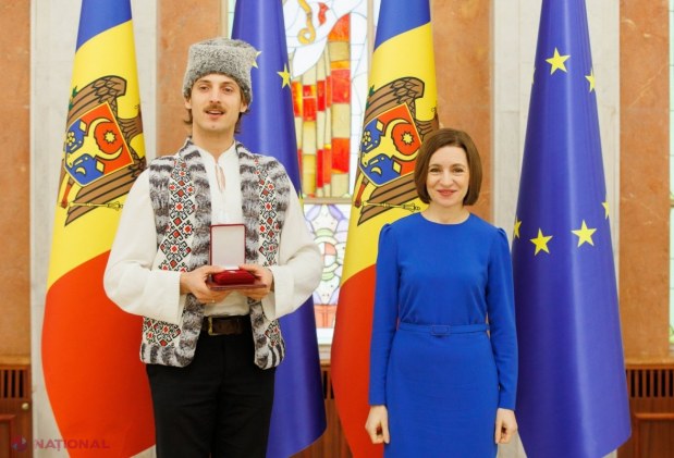 FOTO // Mai multe personalități din R. Moldova au fost DECORATE de către Maia Sandu. Doi participanți la RĂZBOIUL de pe Nistru și un fost ambasador au primit distincții post-mortem