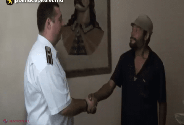EMOȚIONANT! Ce spune omul străzii care a salvat-o pe micuța aruncată la gunoi. A fost PREMIAT de polițiști