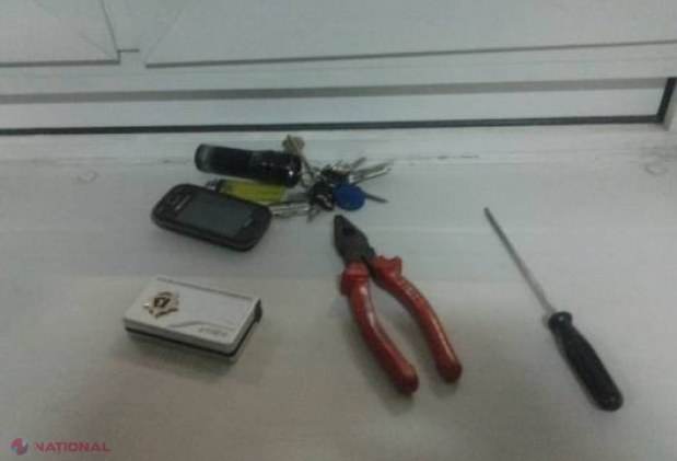 Găbjit de polițiști chiar în momentul când spărgea un automobil