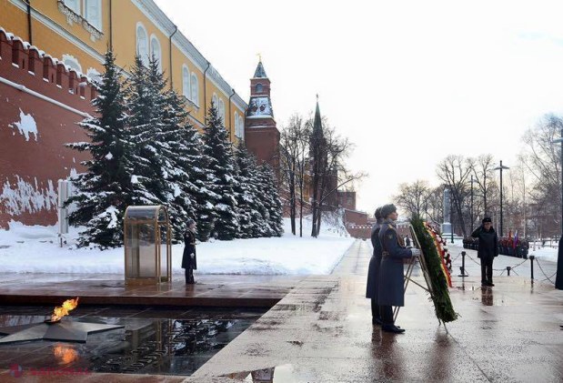 FOTO // Ce a făcut astăzi Dodon la Moscova. Niciun oficial rus de RANG înalt nu l-a însoțit la depuneri de flori: „Nimeni nu este uitat, nimic nu se uită”