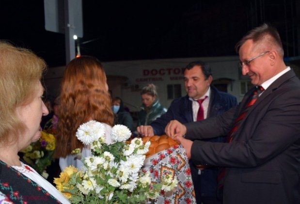 FOTO // Datorită unui proiect al lui Ilan Șor, străzile principale din Orhei au treceri de pietoni iluminate cu reflectoare roșii: „Orhei a devenit o localitate și mai sigură pentru pietoni”
