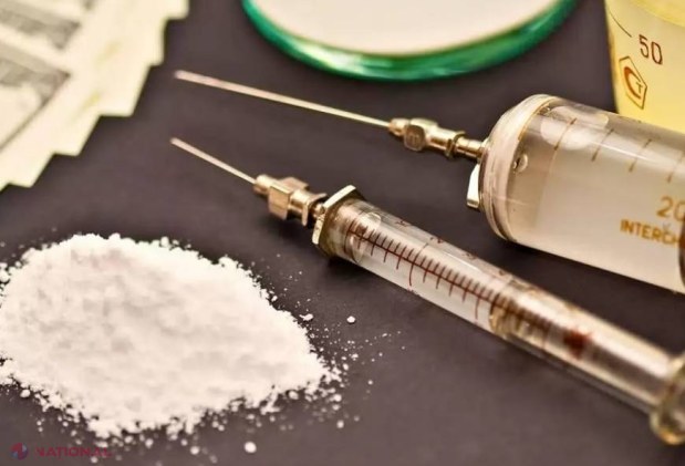 Se întâmplă în Chişinău: Doi medici VINDEAU droguri