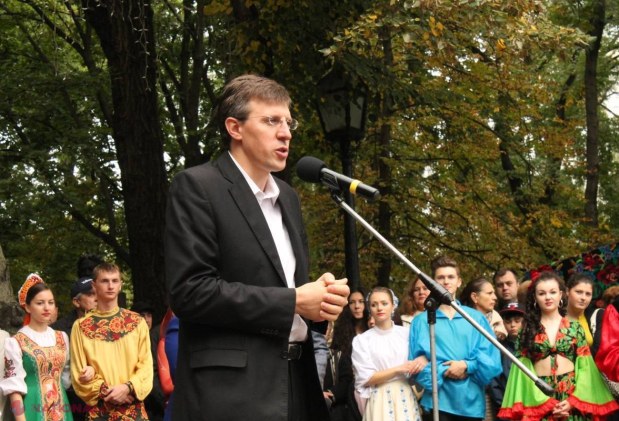 ÎMPUNSĂTURI // Dorin Chirtoacă, la Festivalul Etniilor: „Parcă suntem înainte de '89