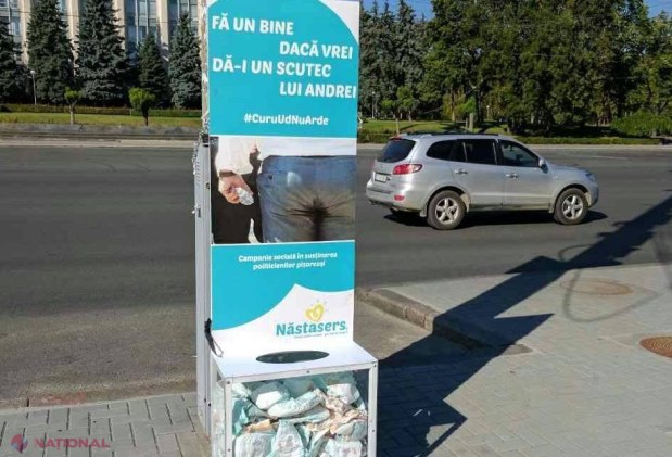 FOTO // UPDATE. Mii de FLUTURAȘI pe Bulevadrul Ștefan cel Mare: „Nu poporu-i vinovat că Năstase...”. Boxele cu SCUTECE au fost distruse de către susținătorii lui Andrei Năstase