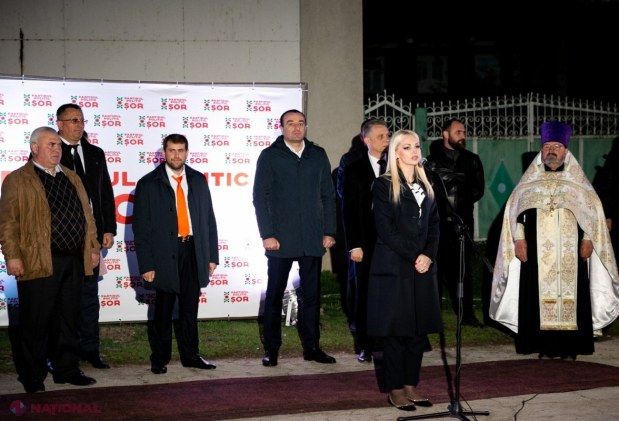 FOTO // Partidul „ȘOR” a instalat un sistem de ILUMINARE stradală în prima dintre cele 104 localități în care a promis că va face acest lucru