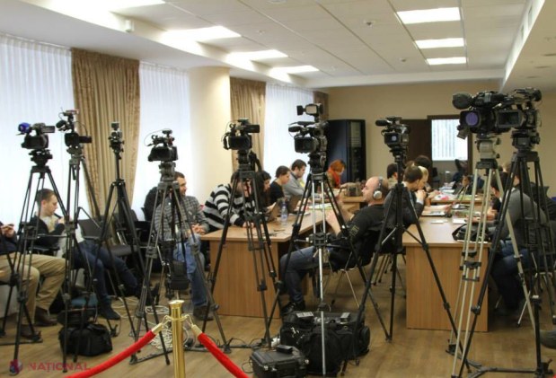 ONG-urile de media cer revenirea presei în sala de ședințe a Parlamentului