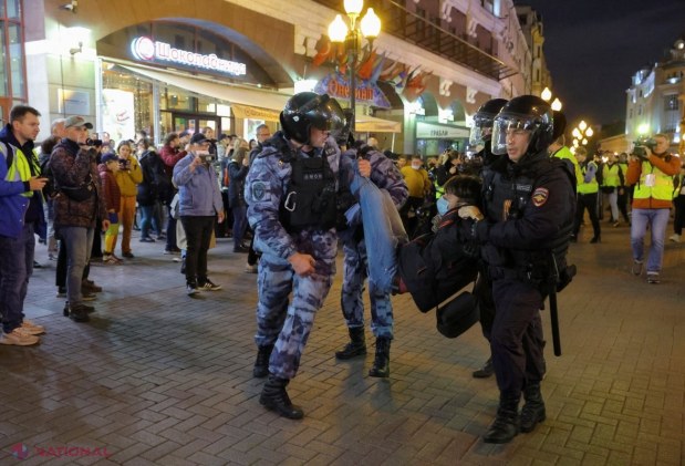 FOTO // Liderul de la Kremlin a început LUPTA împotriva propriilor cetățeni: „Trimiteţi-l pe Putin în tranșee!”. 1 300 de protestatari arestaţi în 40 de oraşe în Rusia. Cum au reacționat rușii la mobilizarea lui Putin