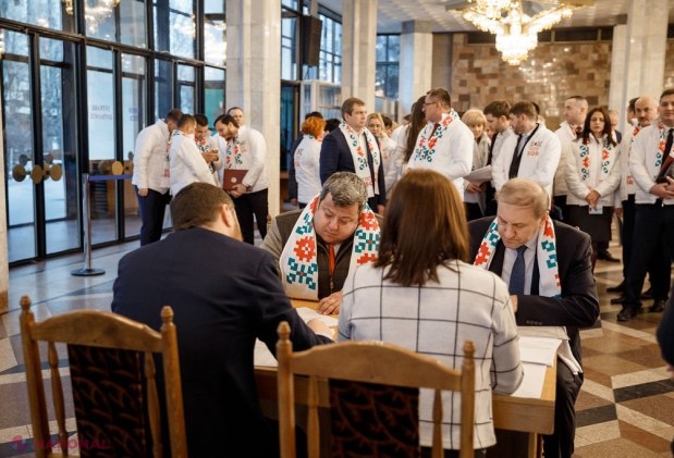 FOTO, DOC // Partidul „ȘOR” a depus actele pentru înscrierea în cursa electorală. Ilan Șor, în fața mulțimii: „Deschidem o pagină nouă în istoria politică din Moldova”