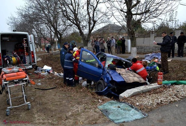 VIDEO // Accident TRAGIC la Sângerei. Un bărbat a MURIT, iar o femeie a ajuns în stare GRAVĂ la spital