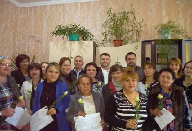 FOTO // Partidul „ȘOR” i-a felicitat pe DASCĂLII din R. Moldova de Ziua Profesorului