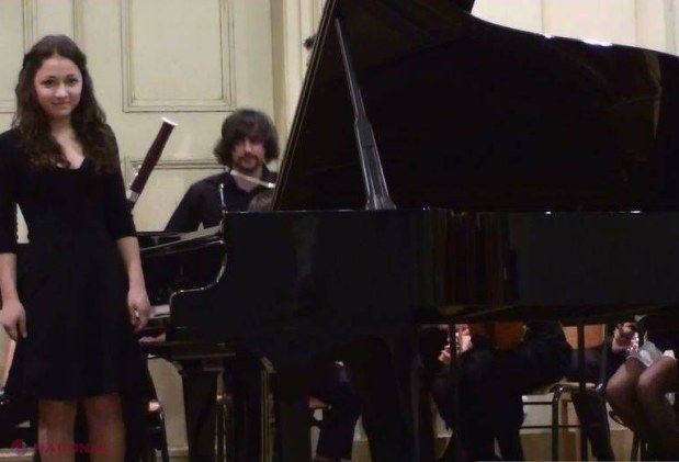 Adolescenta noastră din Portugalia cântă ca un pianist desăvârșit   