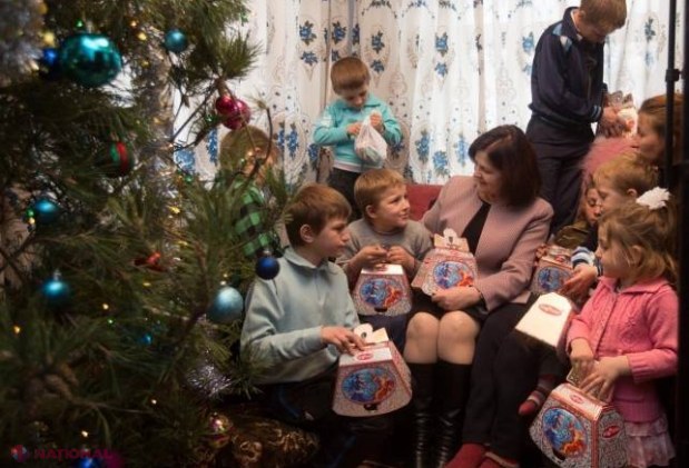 FOTO // Prima doamnă Margareta Timofti a împodobit BRADUL