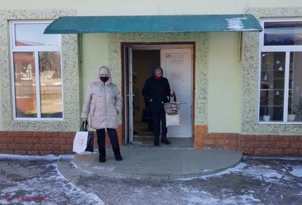 FOTO // Magazinele sociale, lansate la inițiativa lui Ilan Șor, în AJUTORUL cetățenilor cu venituri modeste: „Oamenii cumpără produse de primă necesitate: pâine, lapte, carne. Toți se plâng că au pensiile mici și nu-și permit prea multe”