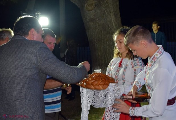 FOTO // Încă o localitate din raionul Orhei, satul Vâprova, a fost iluminată: „Toată lumea știe că noi ne-am propus să facem din Orhei cel mai iluminat raion din țară”