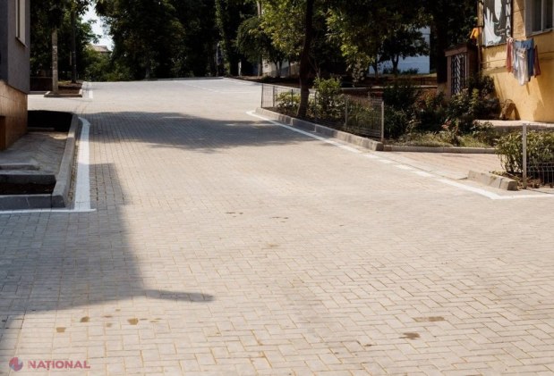 FOTO // Primăria orașului Orhei continuă să RENOVEZE în ritm alert curțile de bloc