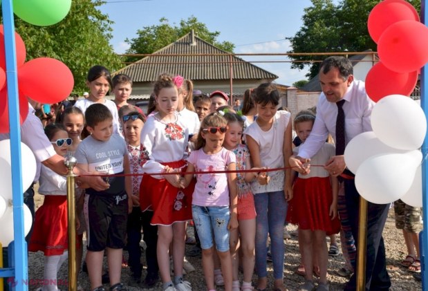 FOTO // Mai multe terenuri de joacă, mai mulți copii fericiți. Încă patru spații MODERNE de joacă au fost construite în raionul Orhei