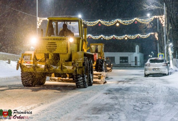 FOTO // La Orhei s-a lucrat non-stop pentru CURĂȚAREA drumurilor. Principalele căi de acces sunt practicabile
