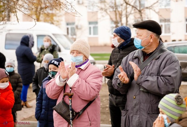 FOTO // Un nou teren de joacă pentru copii, amenajat în orașul Căușeni la inițiativa deputatului Platformei „Pentru Moldova”, Grigore Repeșciuc