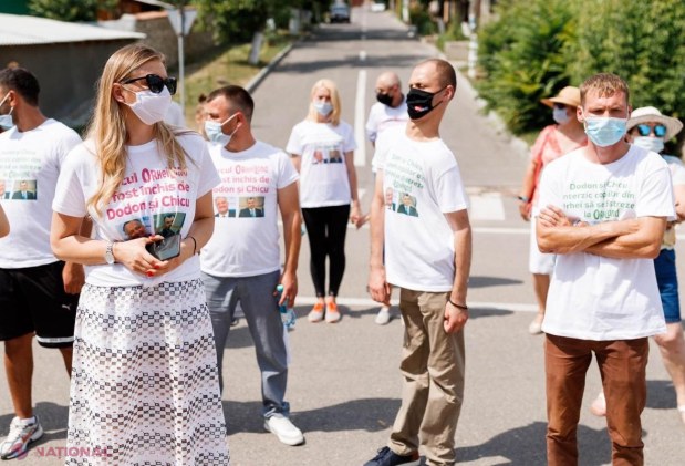 FOTO // Flashmob inedit la „OrheiLand”: Dodon și Chicu, în rol de „PAZNICI” la intrarea în parcul de distracții: „Este rușinos că regimul Dodon, prin intermediul poliției, amenință și luptă cu proprii cetățeni”